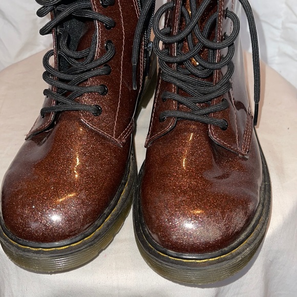 🤎Girl’s Dr. Martens - Picture 2 of 9